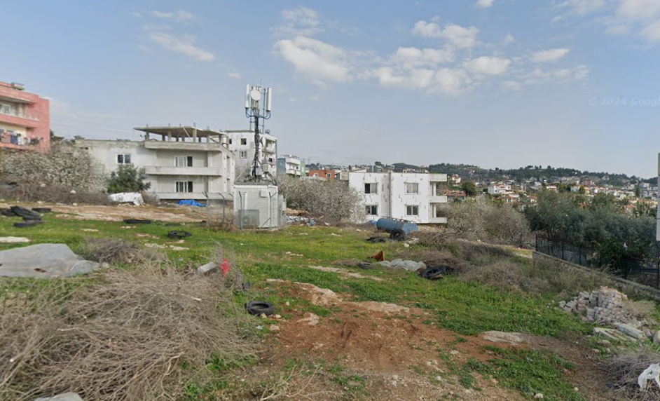Badem ve Zeytin Ağaçlı Bahçe